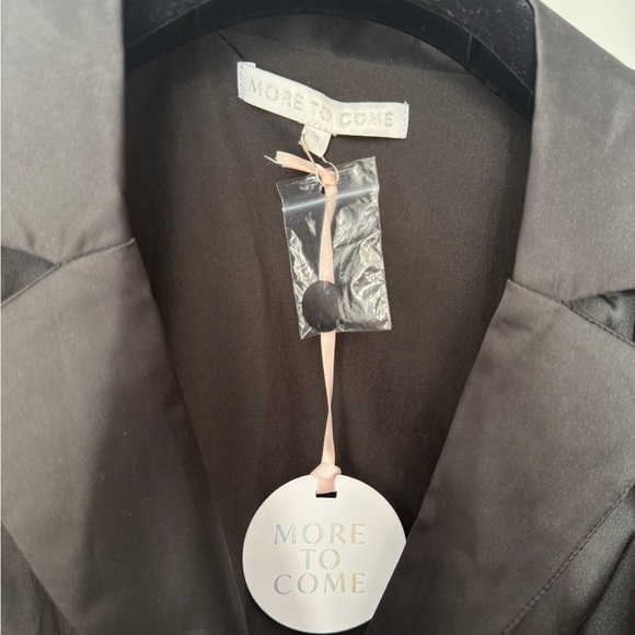 NWT REVOLVE MORE TO COME Julia Blazer Top in Black Size S - Picture 7 of 7